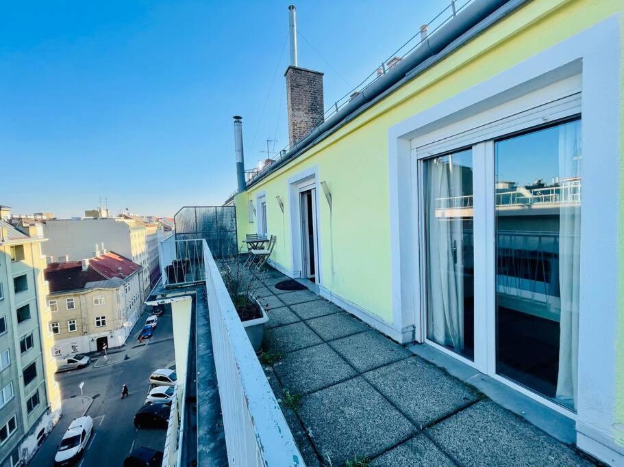 Cosy Flat With Huge Terrasse! Long Or Shortterm Apartment Vienna Luaran gambar
